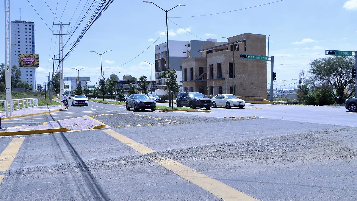 Peatones alertan sobre cruce peligroso en Insurgentes y Eugenio Garza Sada