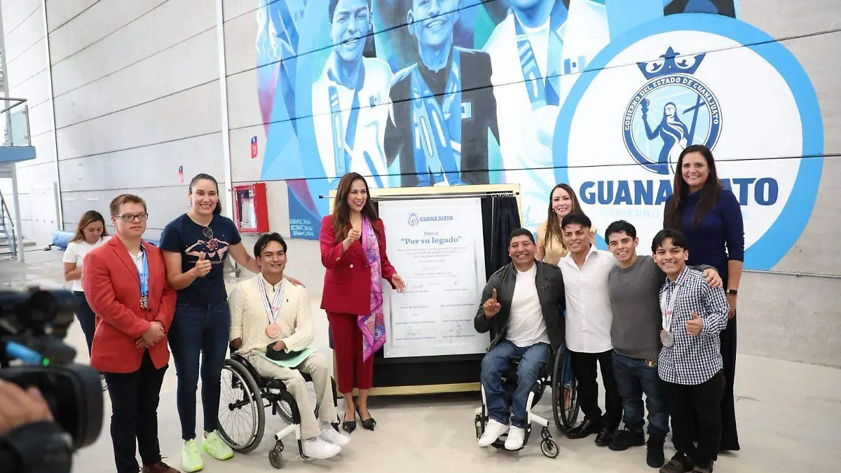 Steven Martínez, Liliana Ibáñez, Ángel Camacho, Jesús Hernández y los hermanos, Raúl Juan José y Jesús Alberto acudieron a la reapertura del Centro Acuático Guanajuato.