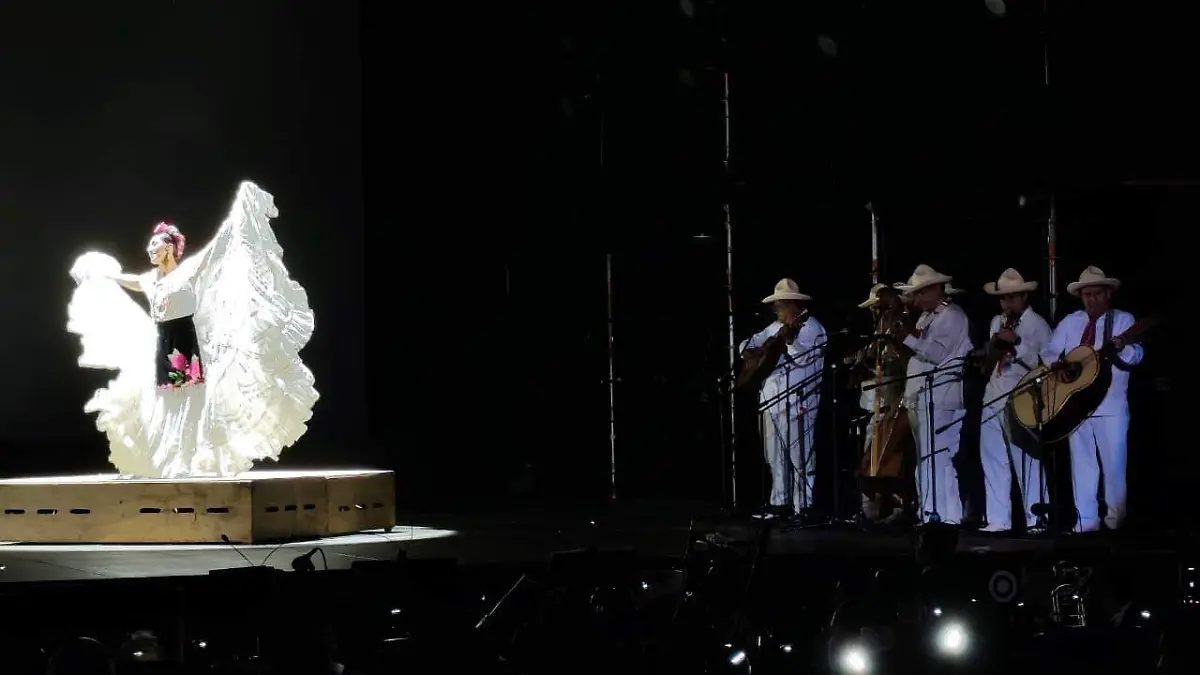 Ballet Folklórico, OSUG y Mono Blanco deslumbraron al público en el Cervantino