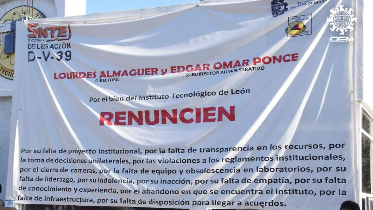 Estudiantes del Tec de León bloquean accesos y exigen cambios directivos