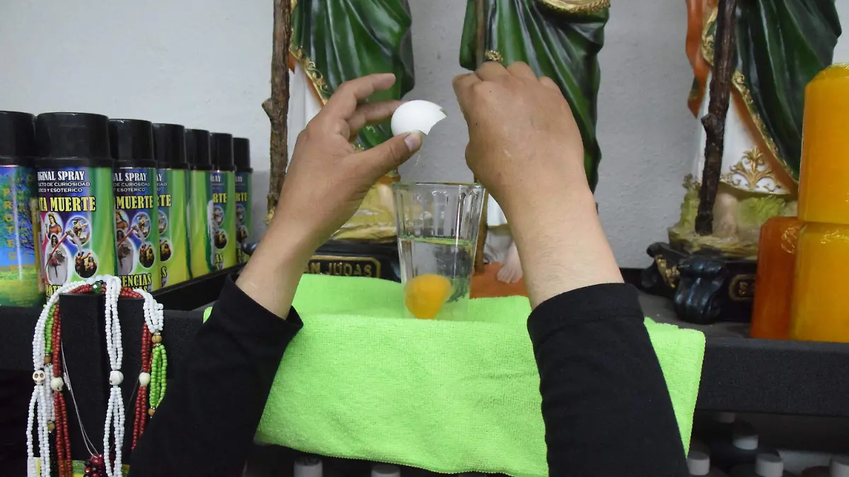 limpia energía con huevo león