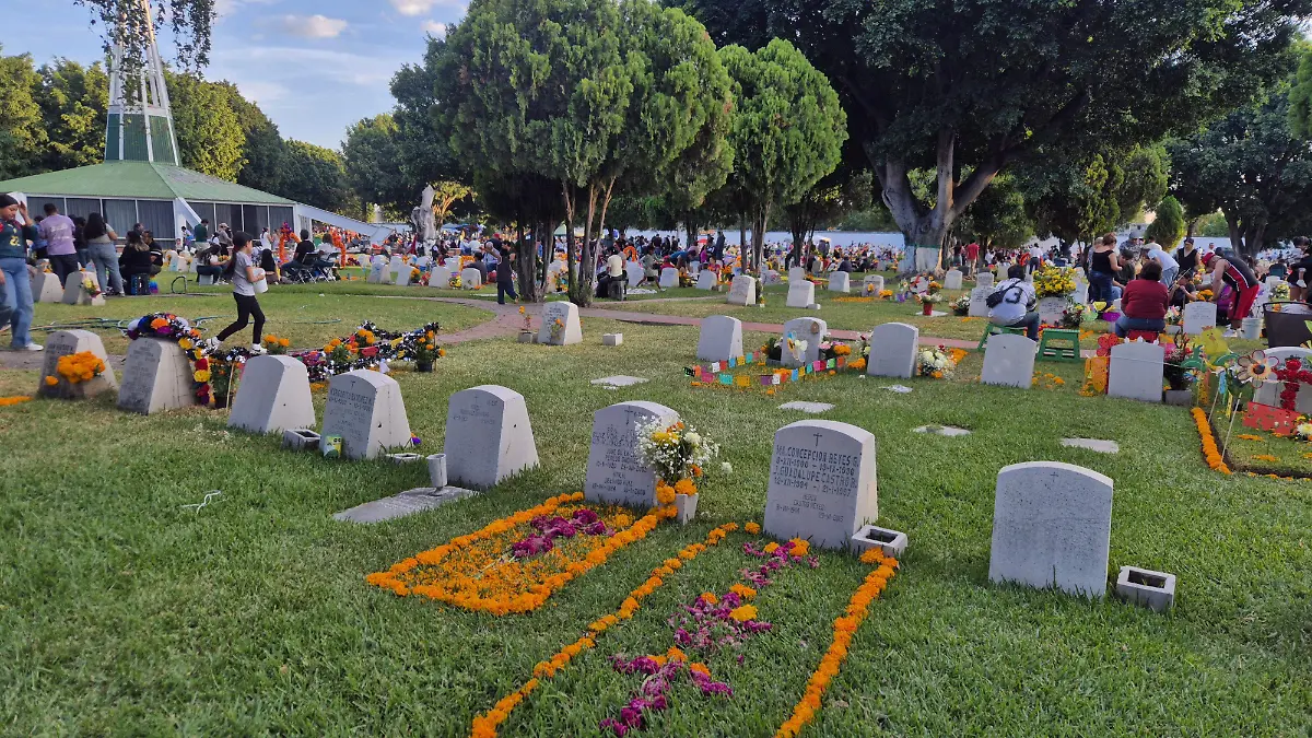 León celebra la vida recordando a los seres queridos