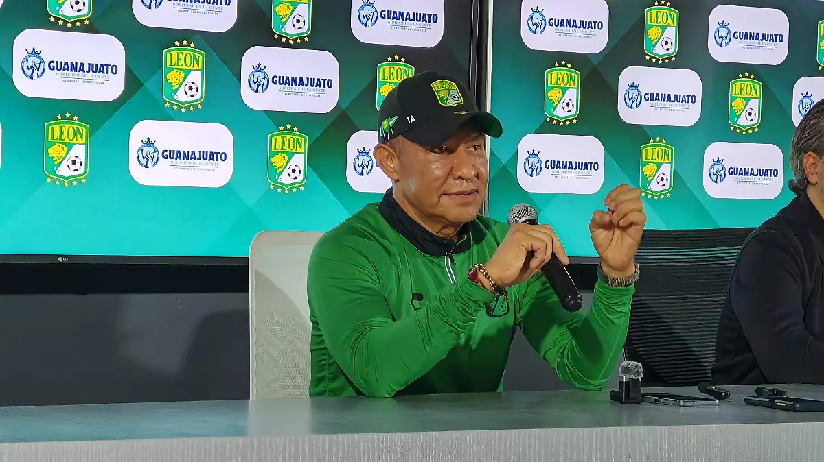 Ignacio Ambriz, técnico del Club León también será entronizado al Salón de la Fama del Futbol Internacional.