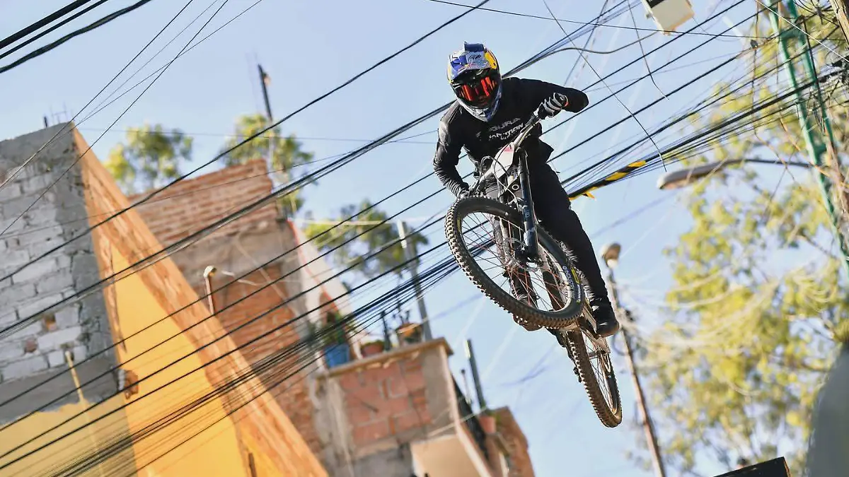 Leonardo Betancur biker fest