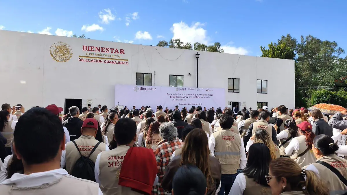 Entregan reconocimientos Siervos3