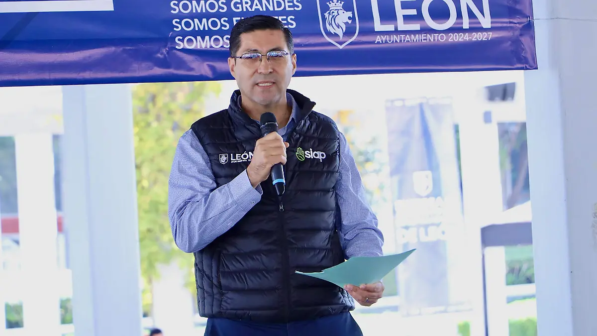 León reconoce a quienes cuidan la ciudad