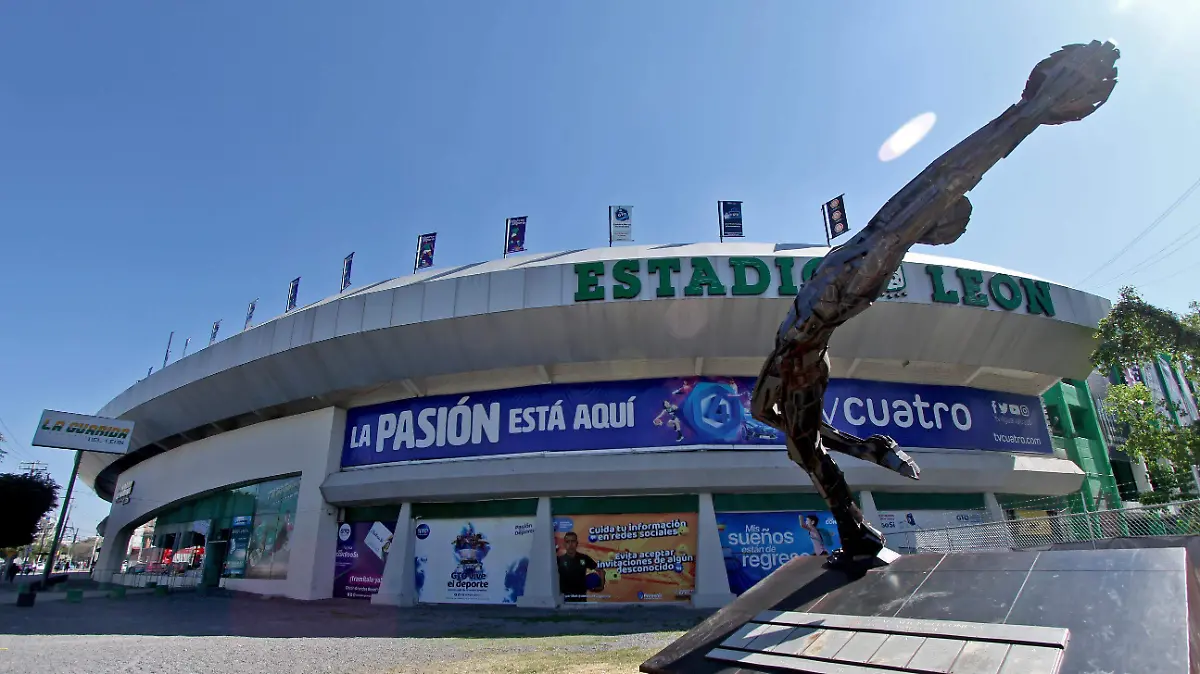 F CARMONA ESTADIO LEON (18)