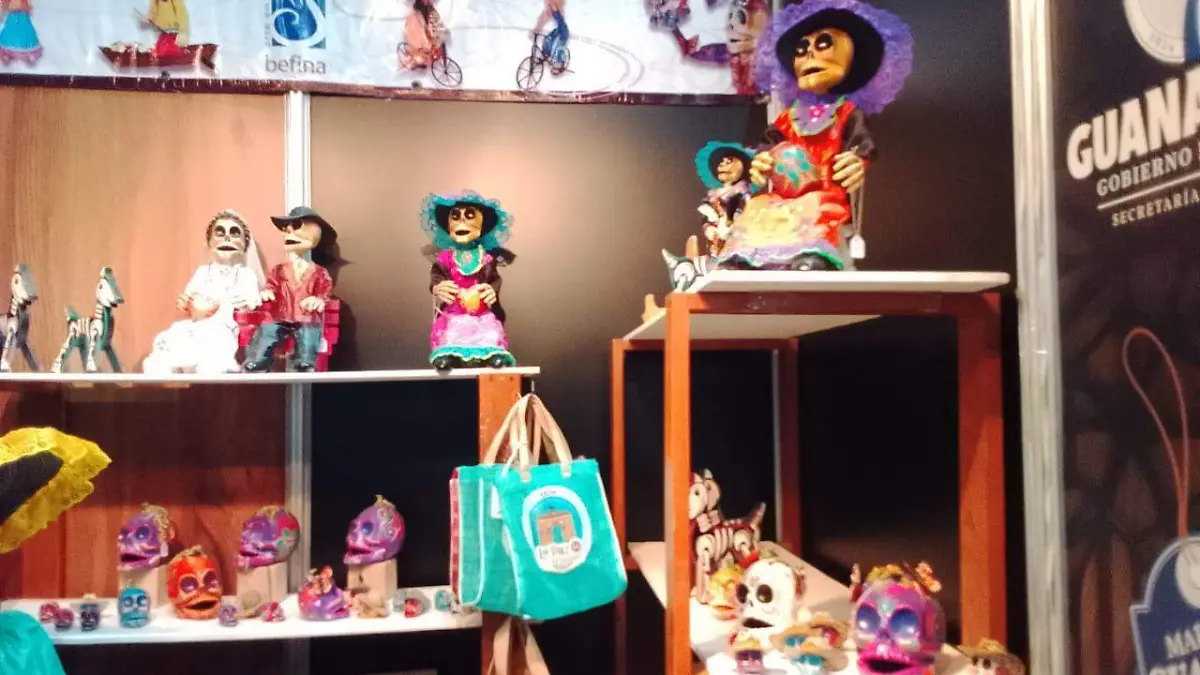 Betsabé Orozco preserva la cartonería mexicana en la Feria de León 2026