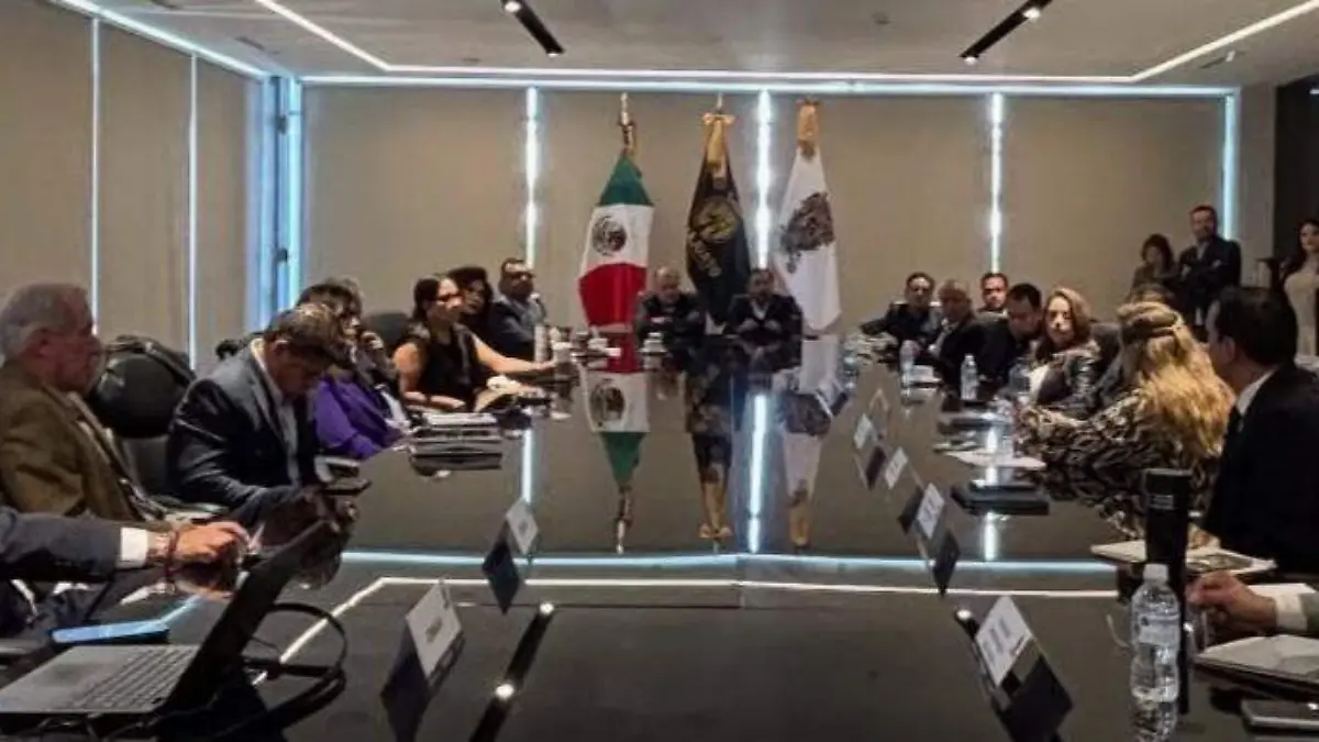 autoridades estatales y municipales de los municipios de León y Yuriria