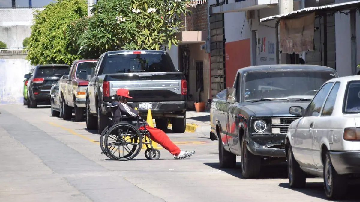 FRANCISCO CARMONA estacionamientos calle feria de leonWhatsApp Image 2026-01-27 at 1.34.57 PM