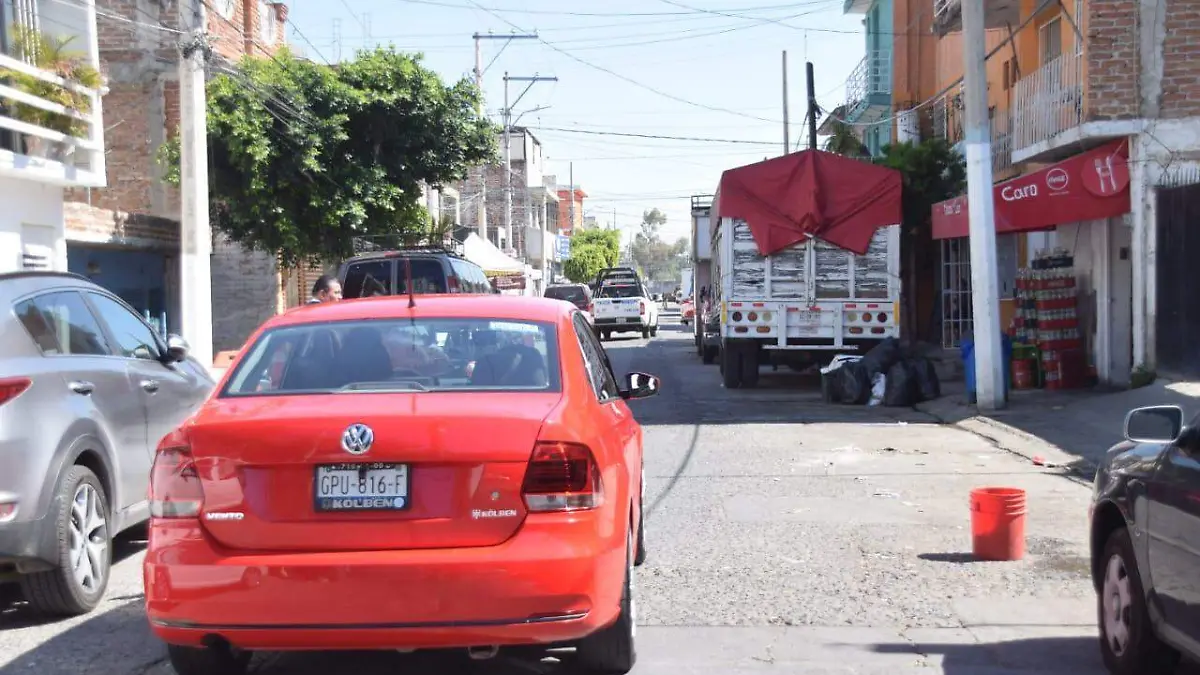 Vecinos de colonias cercanas a la Feria de León apartan calles ante presencia de “viene, viene”