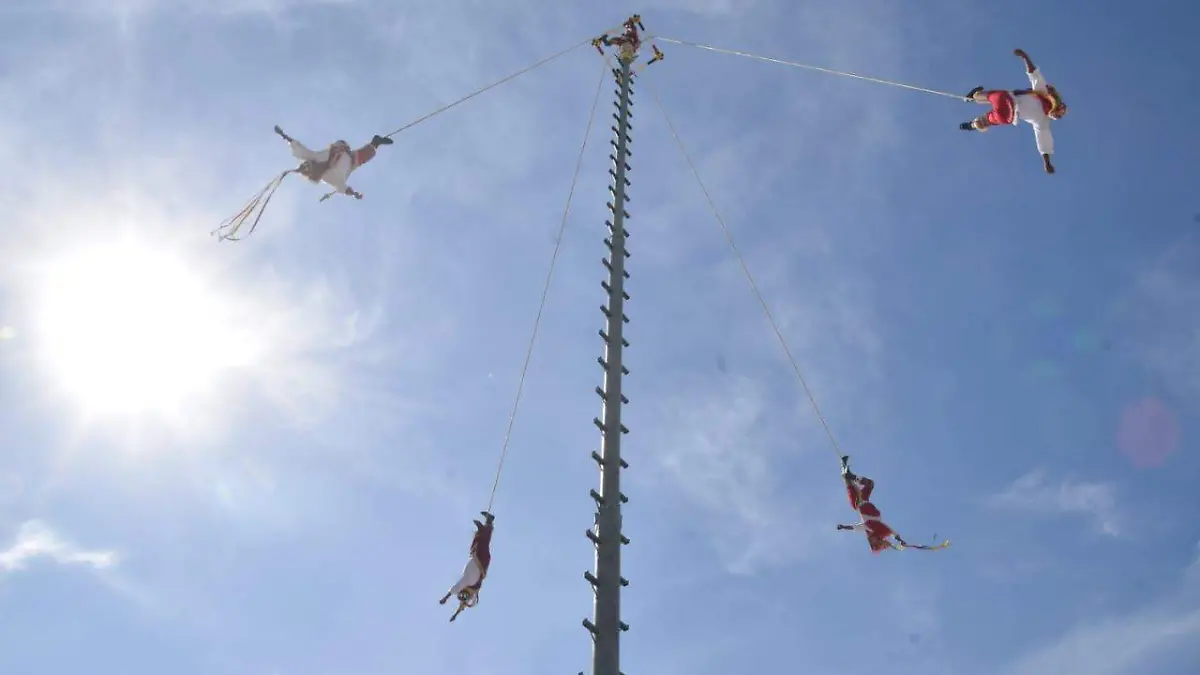 Voladores de Papantla, tradición viva que engalana la Feria de León 2026
