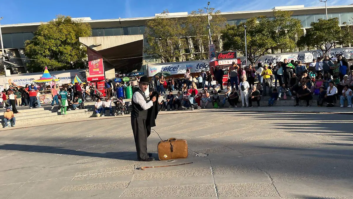 Mimo Christopher, 45 años regalando sonrisas y magia en la Feria de León
