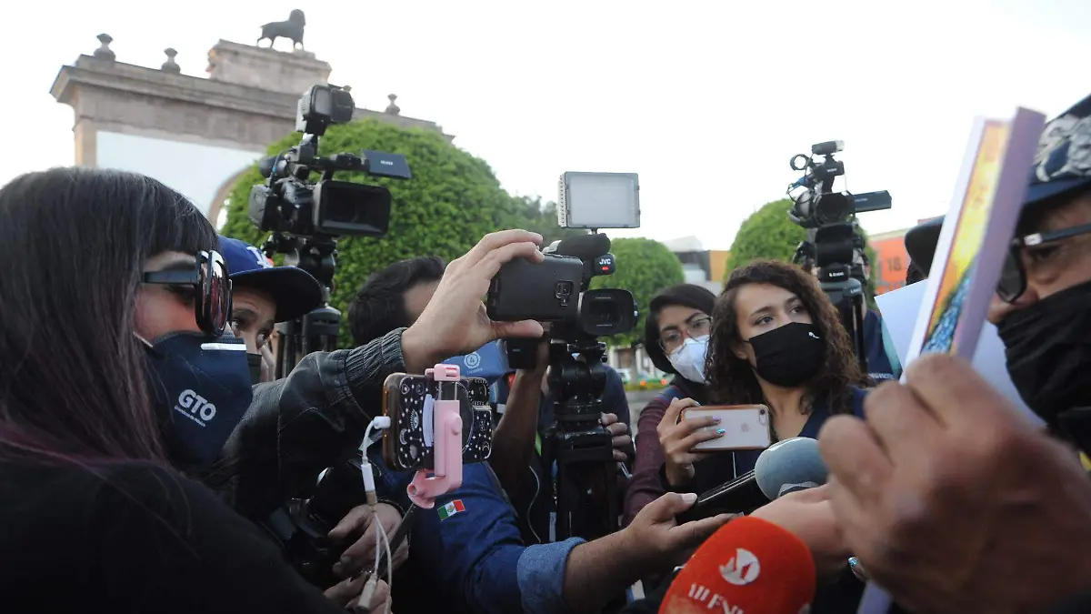 F CARMONA RED PERIODISTAS (2)