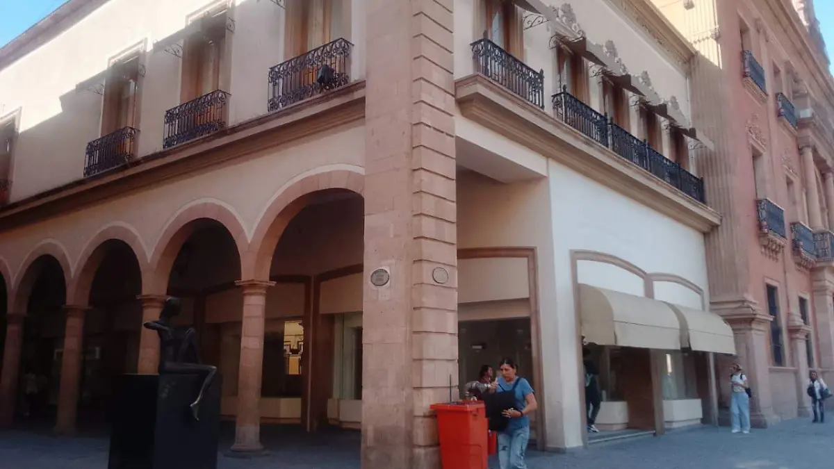 Cierran comercios tradicionales en el Centro Histórico de León por bajas ventas y altas rentas