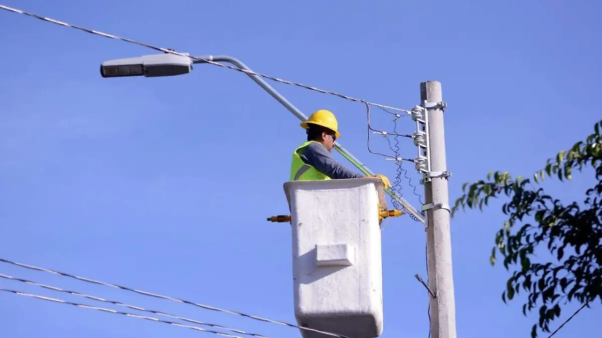 Invierten 10 millones de pesos en luminarias para 106 parques de León