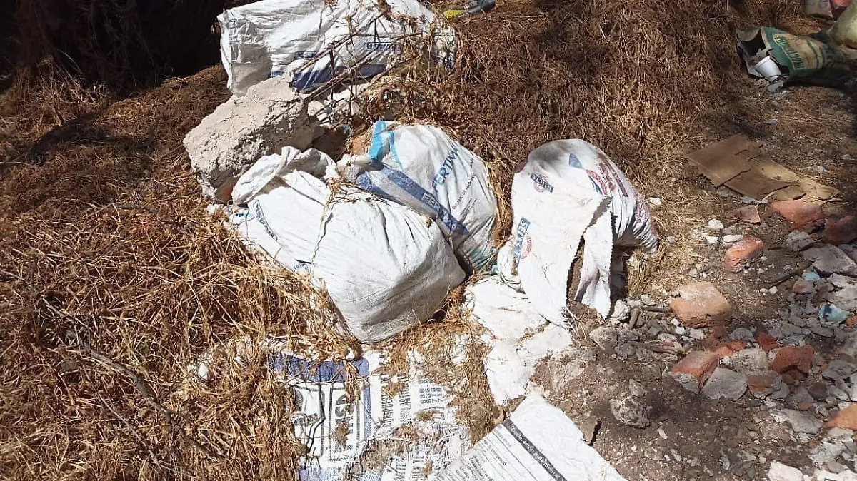 El socavón en Camino de Marfil sigue sin repararse por falta de recursos