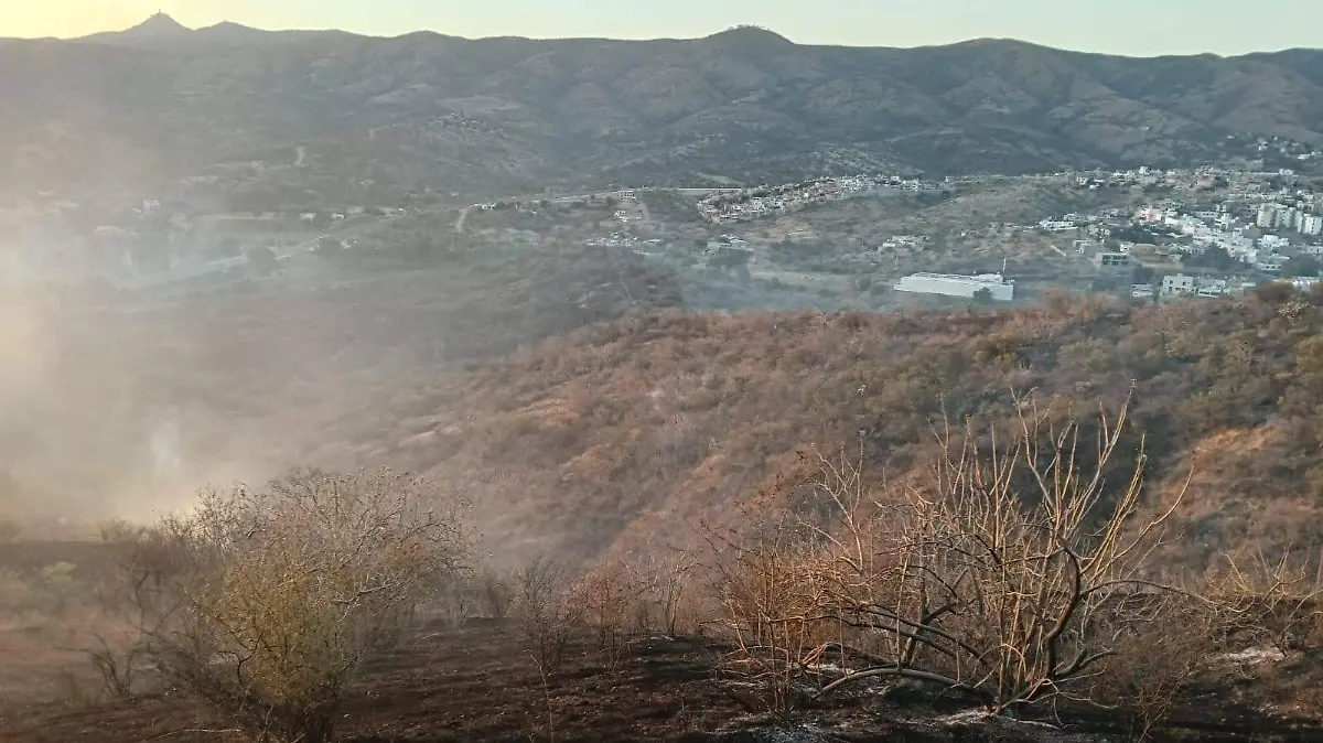 (todas de bomberosSIMUB) Guanajuato – Preocupa aumento de incendios pastizales en Guanajuato capital