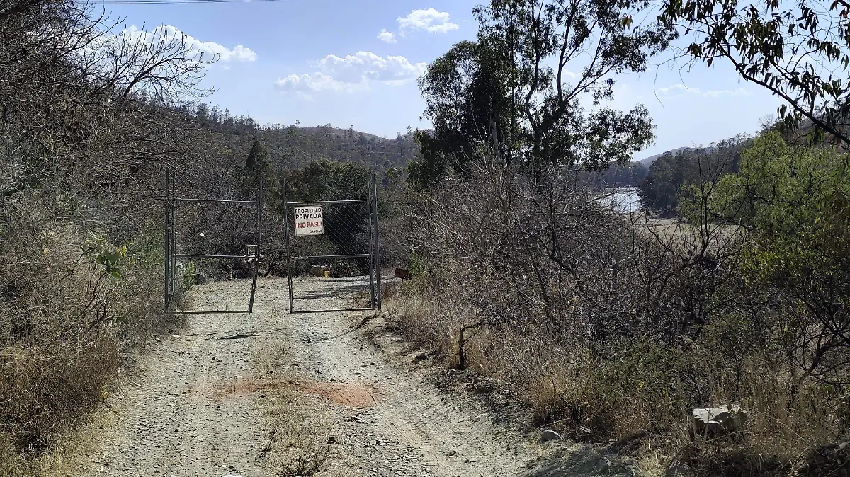 Los habitantes han manifestado su inconformidad por el cierre del camino
