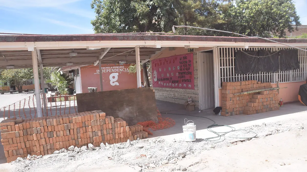 f carmona denuncia escuela (8)