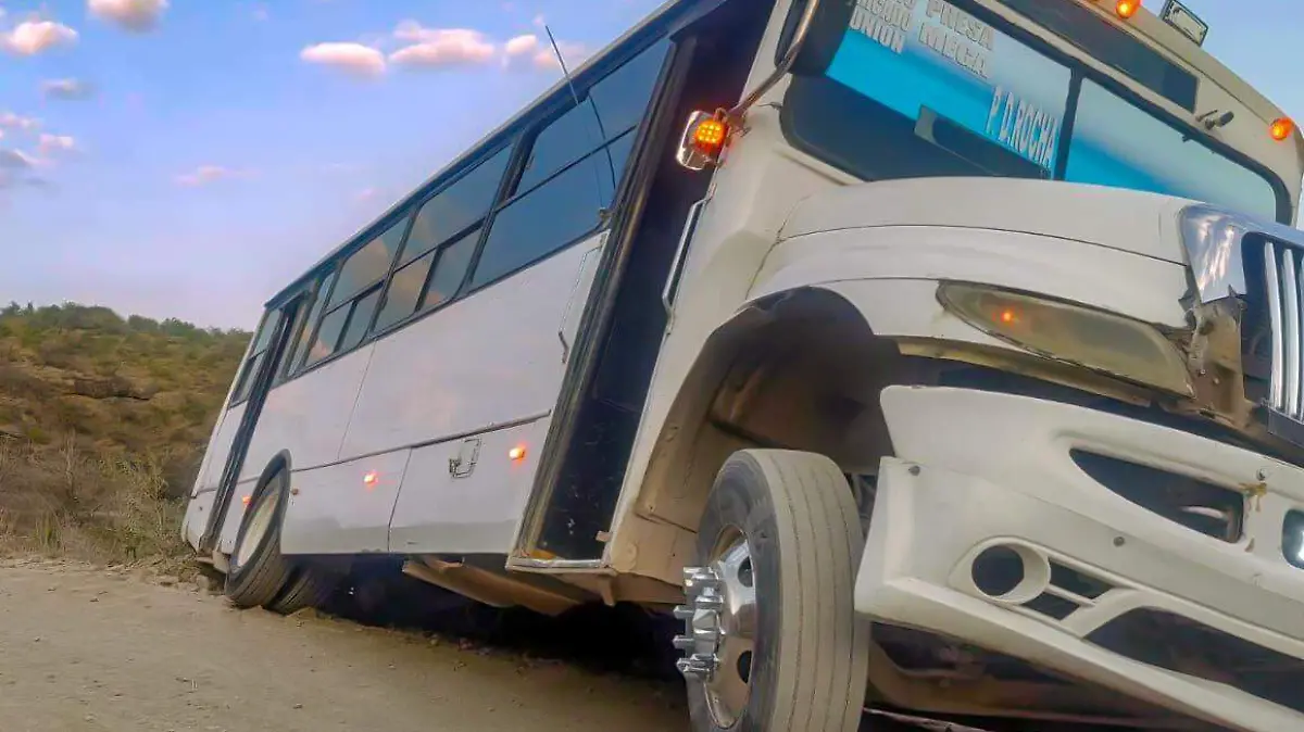 camion desbarrancado