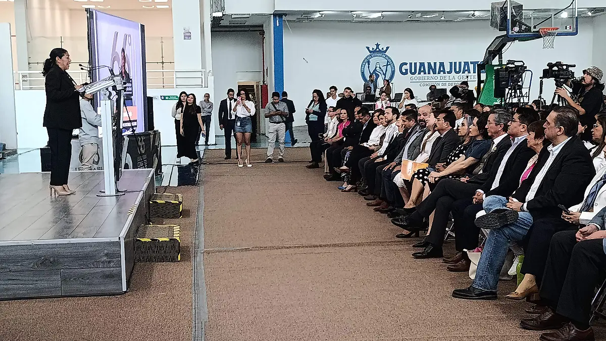 Dos de cada tres estudiantes se distraen con el celular en clase