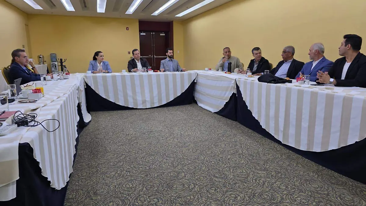 Empresarios de León revisan agenda para fortalecer proyectos y coordinación interna