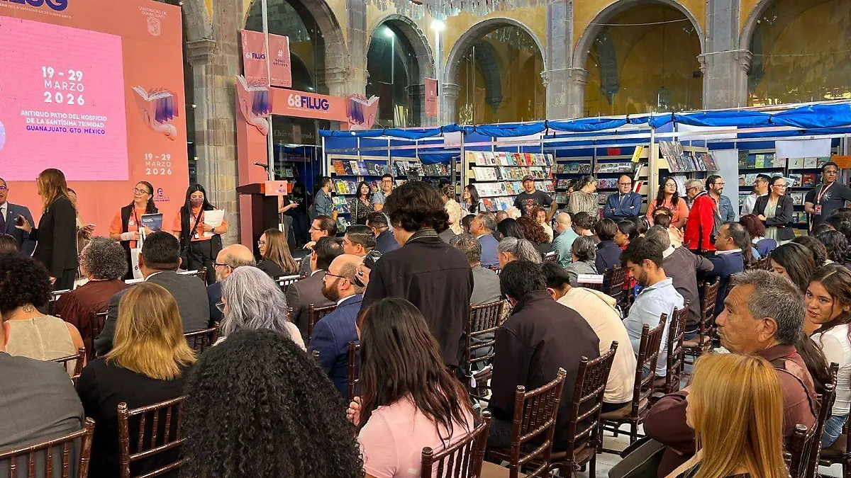 Feria Internacional del Libro UG reconoce a Élmer Mendoza con el Premio Jorge Ibargüengoitia en Guanajuato