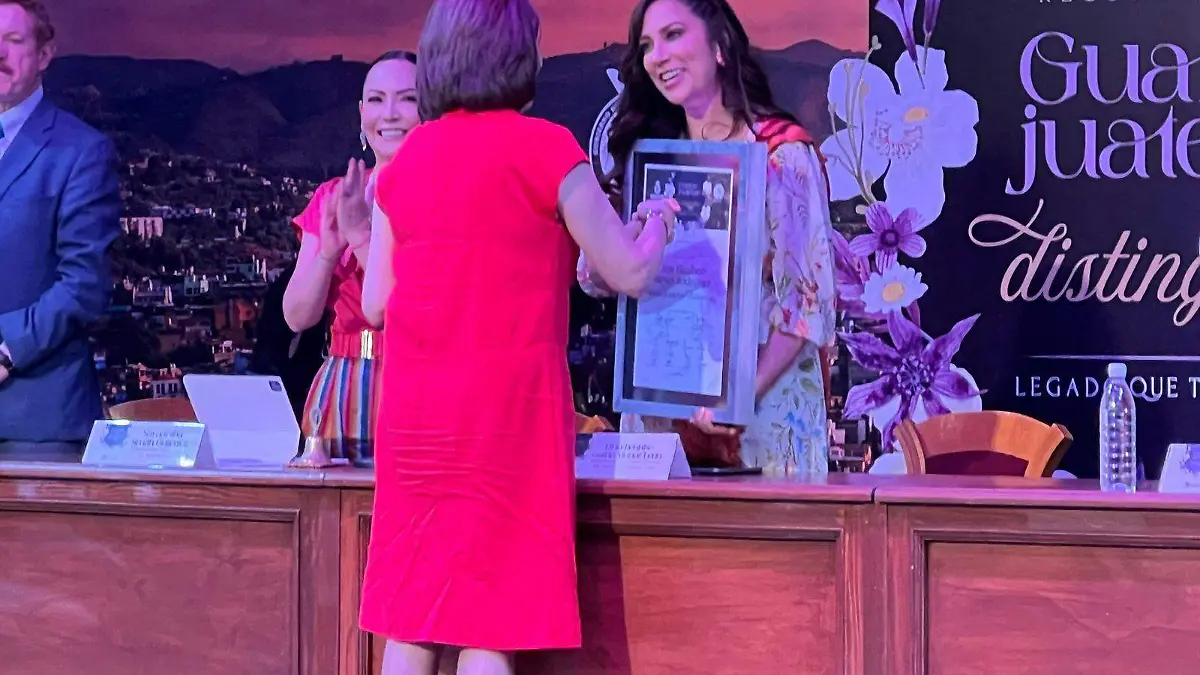 Guanajuato – El servicio social requiere de todos, expresó Ana Elizabeth Reyes Rodríguez, guanajuatense distinguida (5)