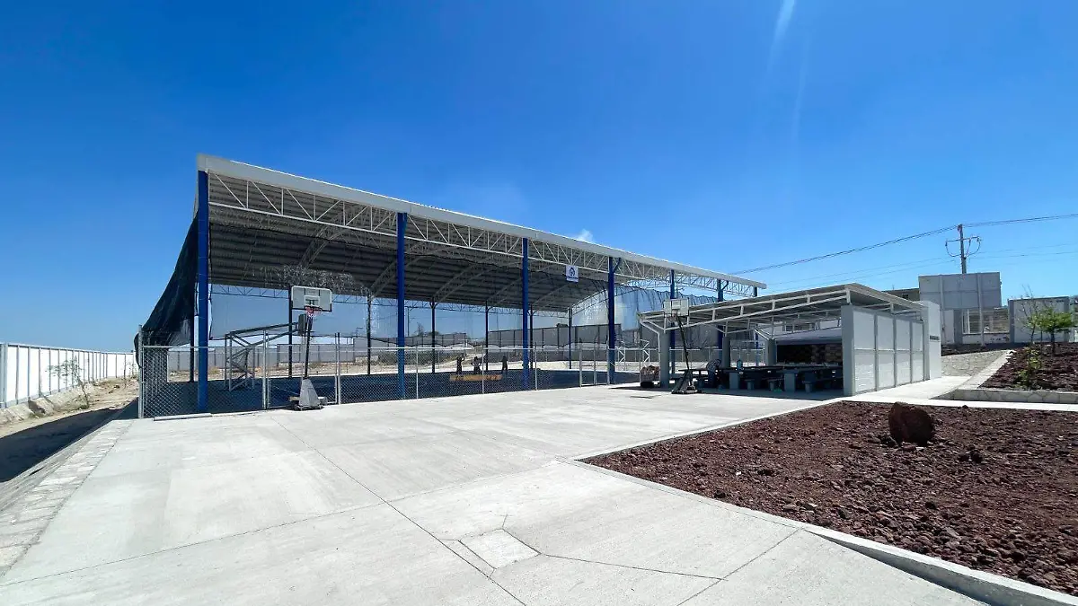 2.-Invierte-Gobierno-de-la-Gente-mas-de-18-mdp-para-mejorar-espacios-de-la-Secundaria-General-Julian-de-Obregon-en-Leon