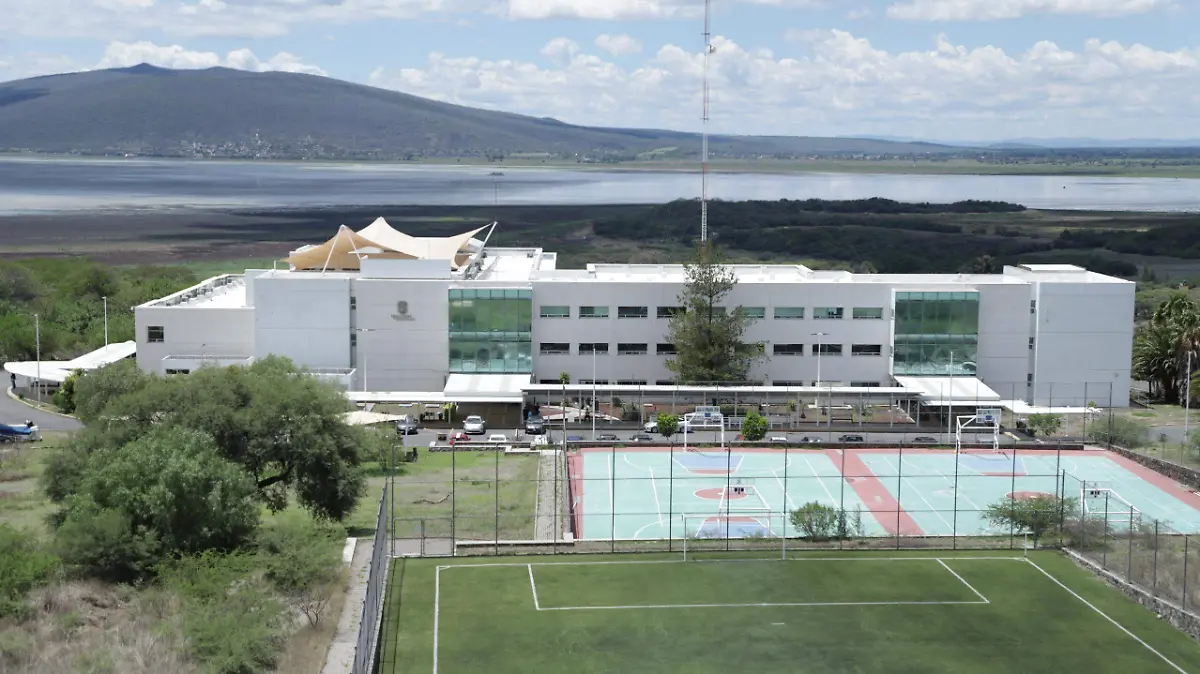 (cortesia) Guanajuato – La falta de recursos económicos es lo que limita la apertura de más prepas de la UG