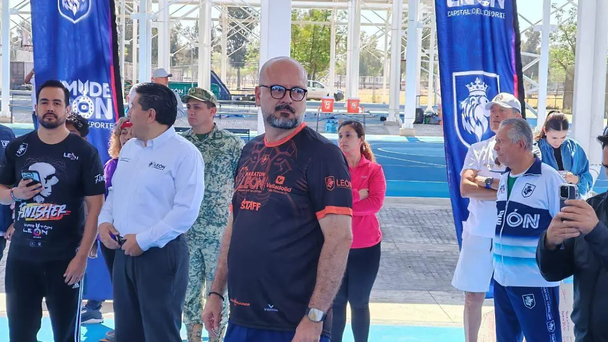 Entregan canchas techadas en la Deportiva del Estado