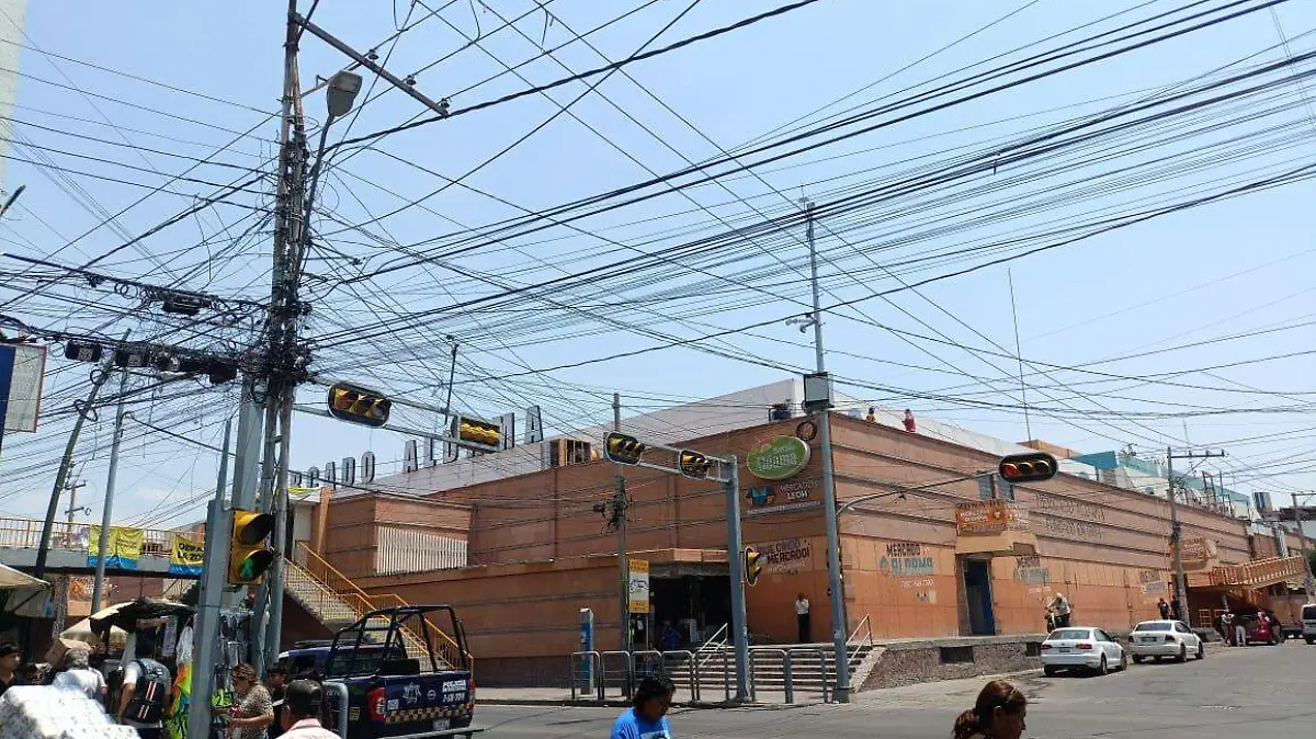 Analizan cableado subterráneo en Miguel Alemán; comerciantes ven necesaria la modernización