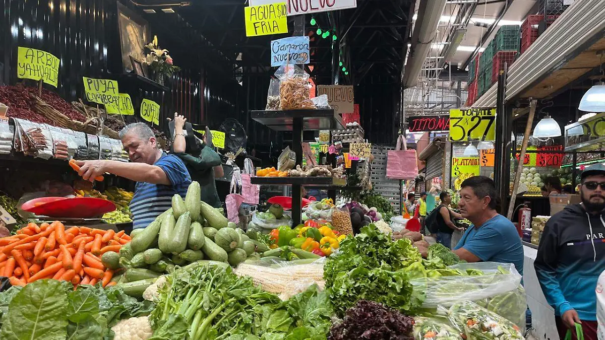 Suben jitomate y chile en León; familias reducen compras por alza de precios  - El Sol de León