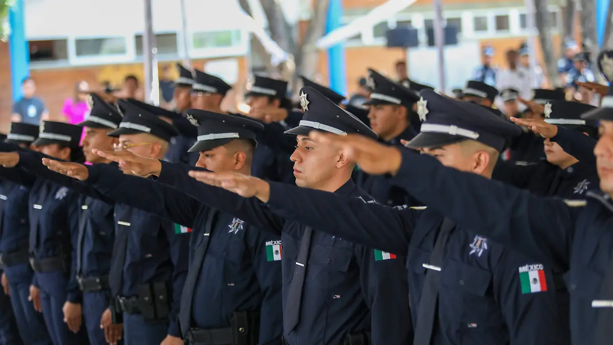 GRADUACIÓN POLICÍAS-CORTESÍA MUNICIPIO DE LEÓN (2)