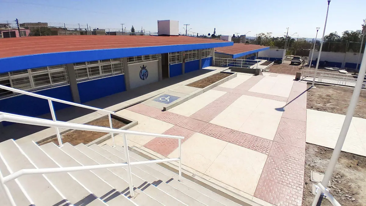 1.-Gobierno-de-la-Gente-moderniza-la-Secundaria-General-Rufino-Tamayo-en-Leon-scaled