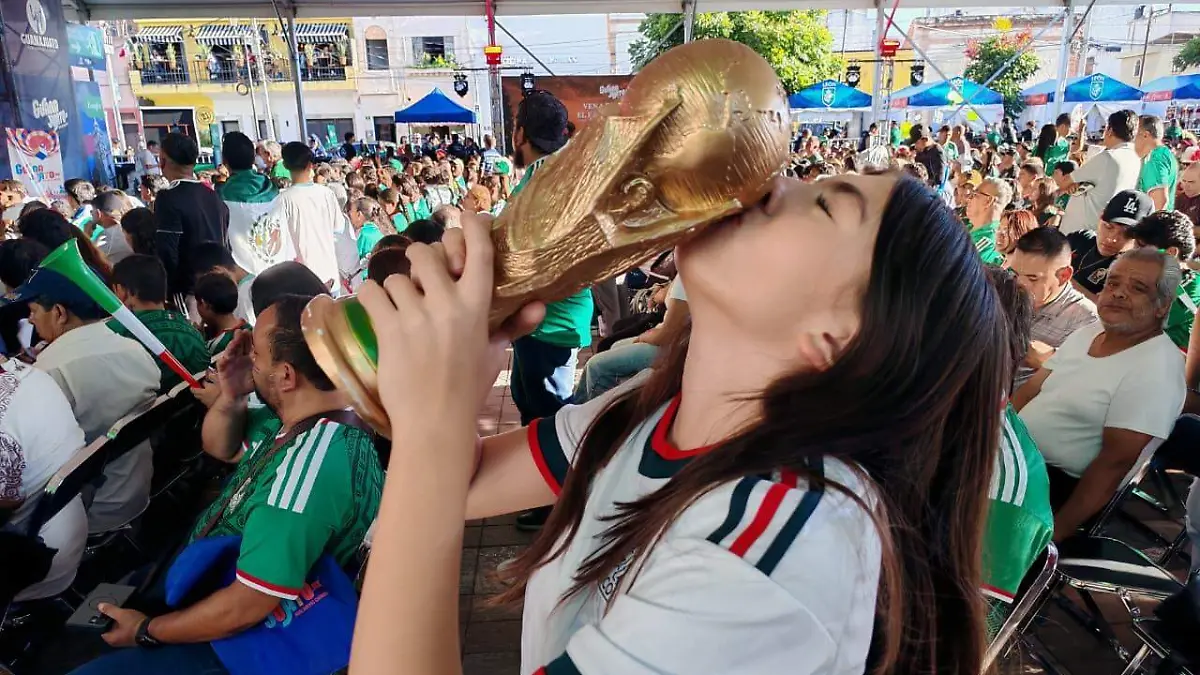 R VAZQUEZ FAN ZONE (15)