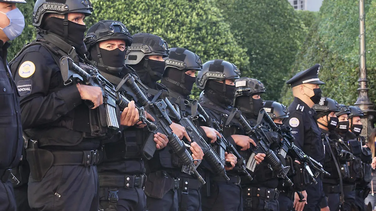Policías - Francisco Meza (3) (1)