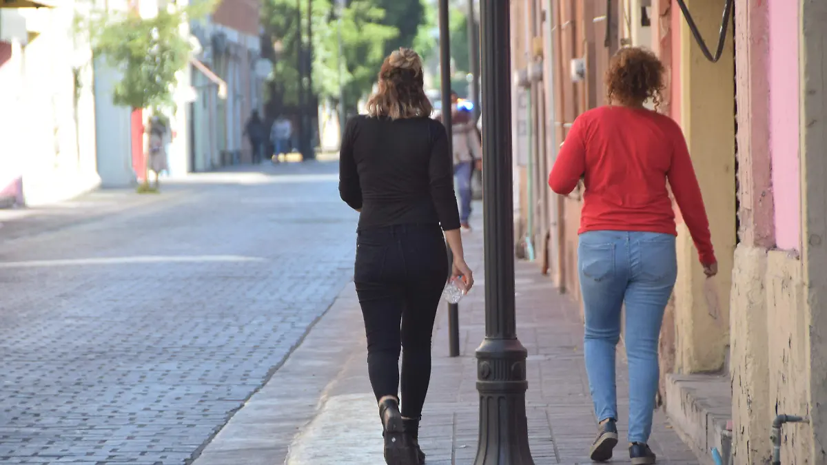 F CARMONA MUJER a salvo piletas (14)