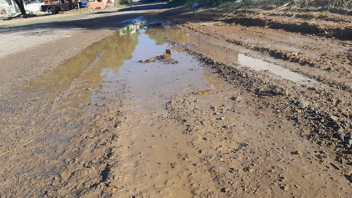 fuga-de-agua-colonias-maztlan