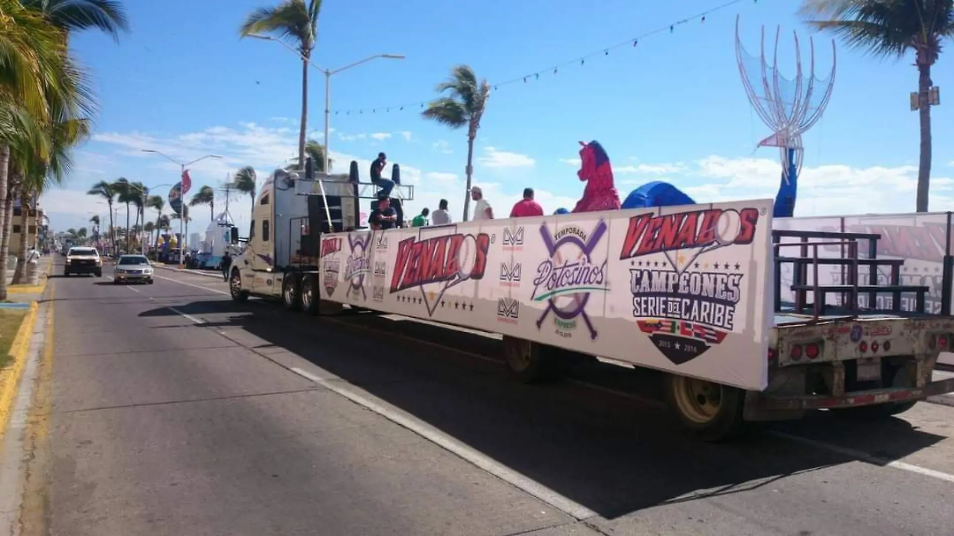 venados-de-mazatlan-desfile-carnaval-internacioal-de-mazatlan