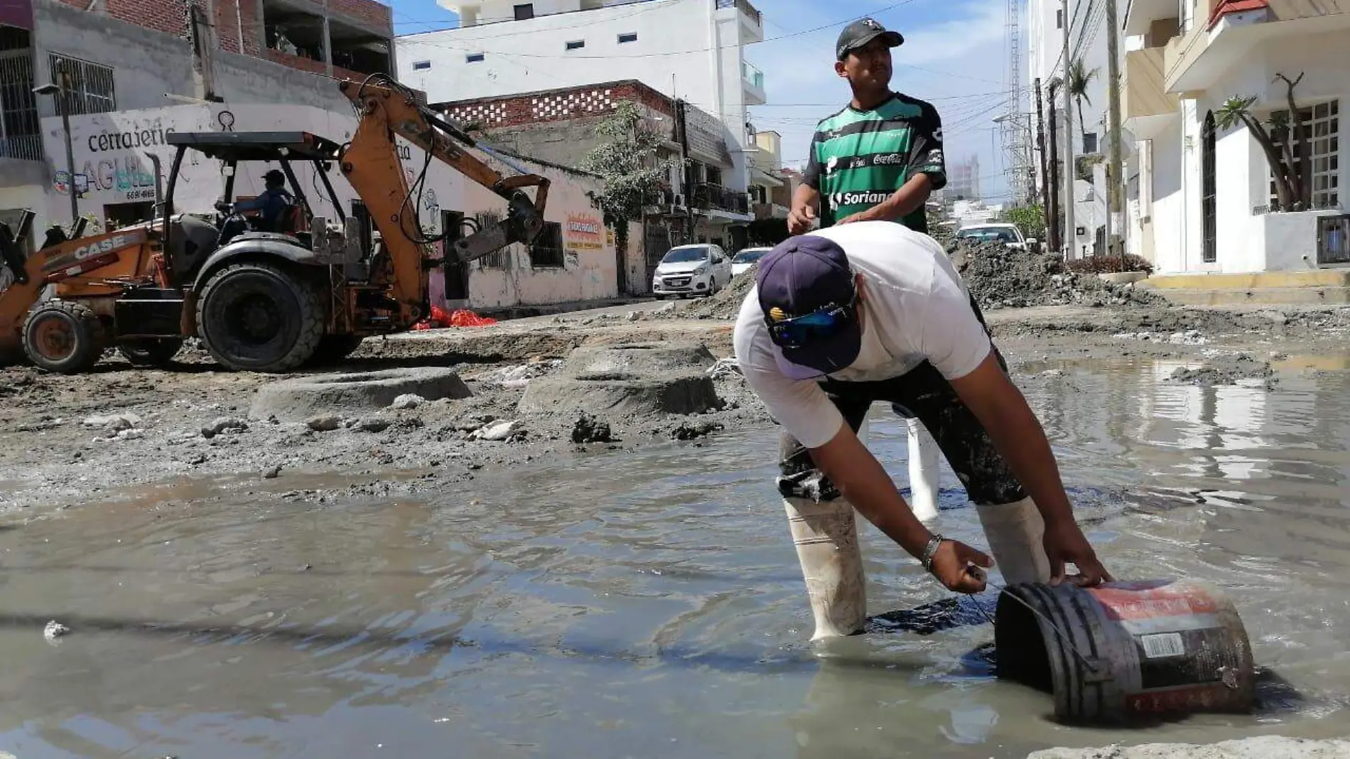 vecinos-piden-agilizar-pavimentacion