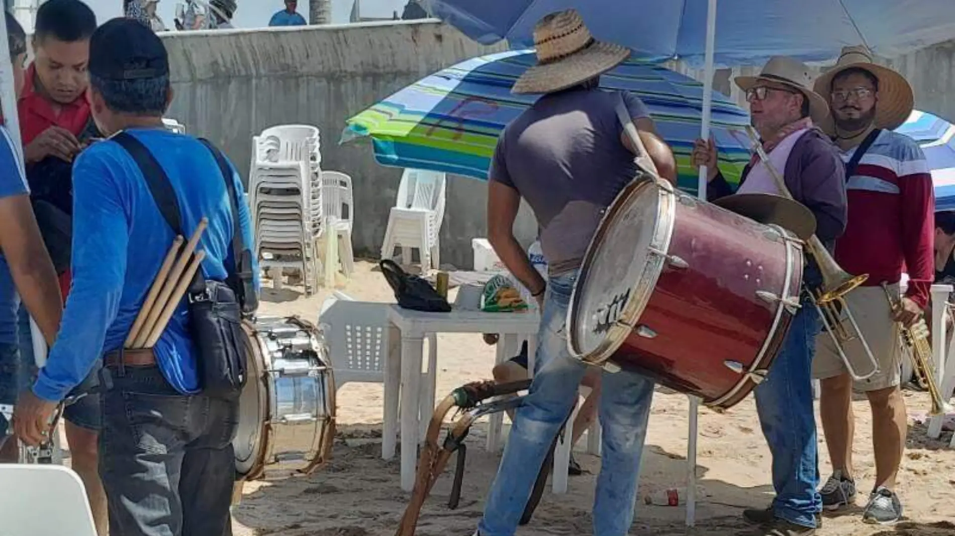 musicos-playa-maza