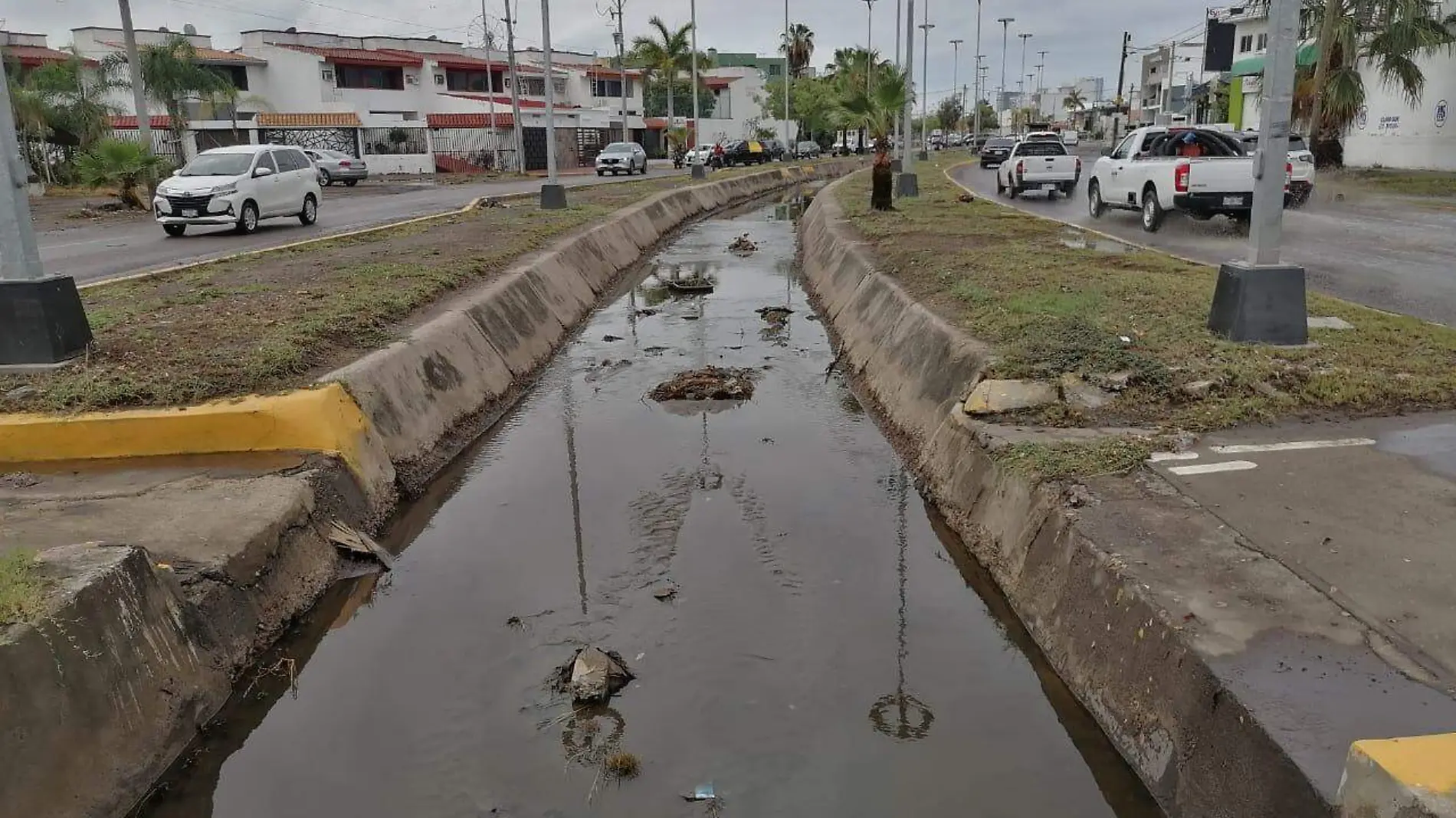 canal-basura-mazatlan