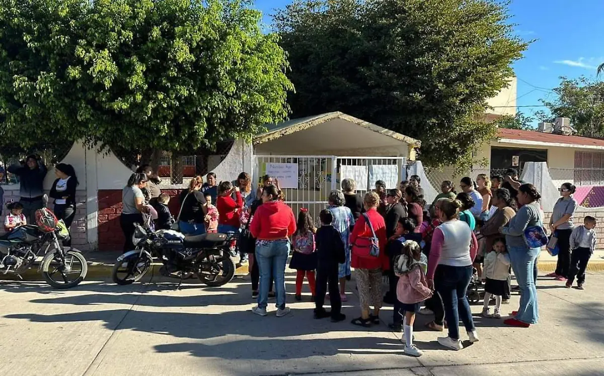 padres-de-familia-toma-kinder-rosario