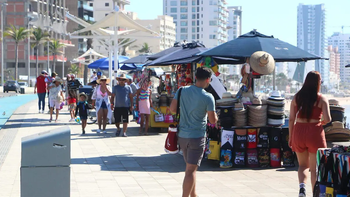 mazatlan-recibe-a-turistas