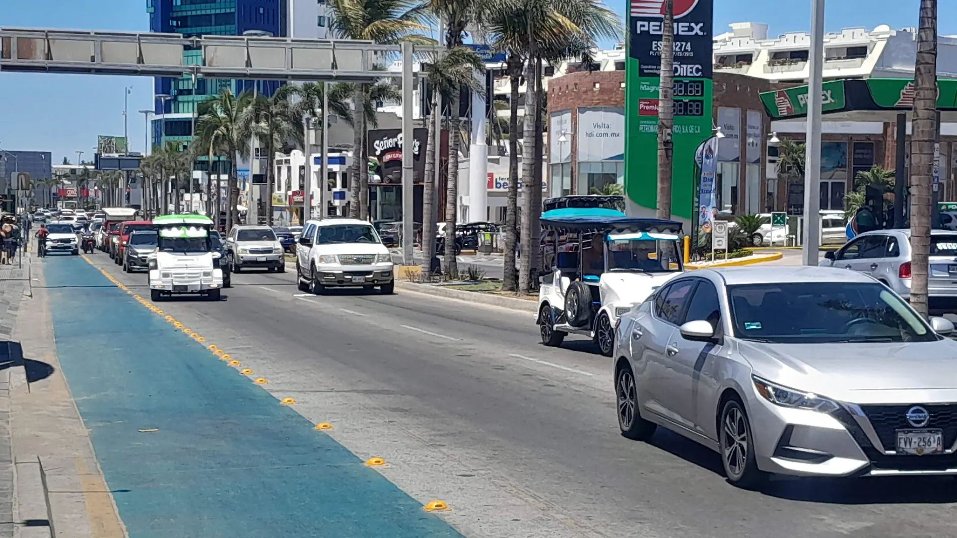 trafico-zona-dorada-mazatlan