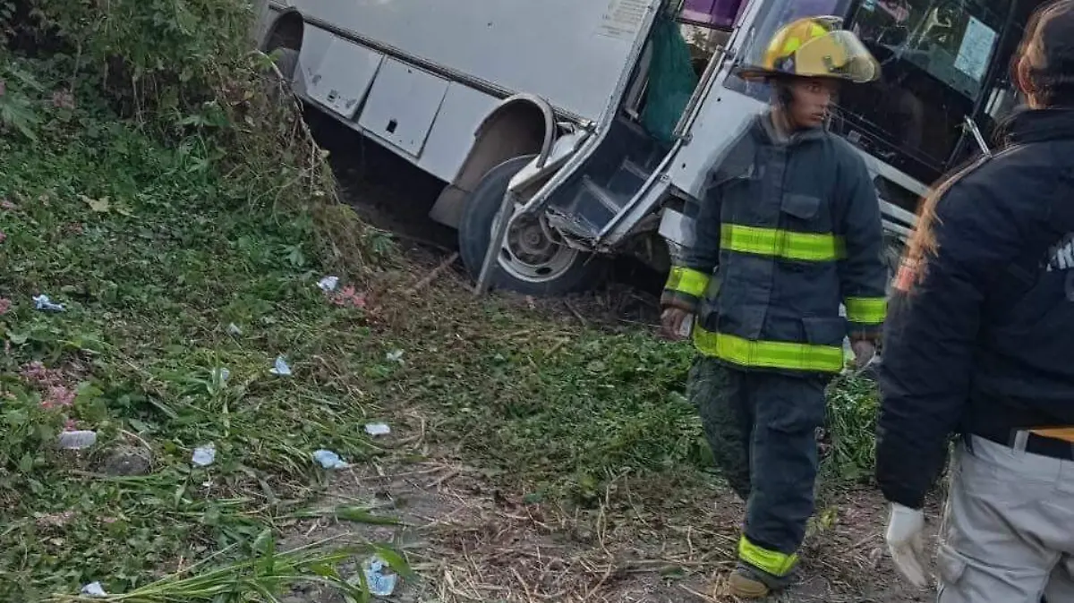 camion pasajeros accidente