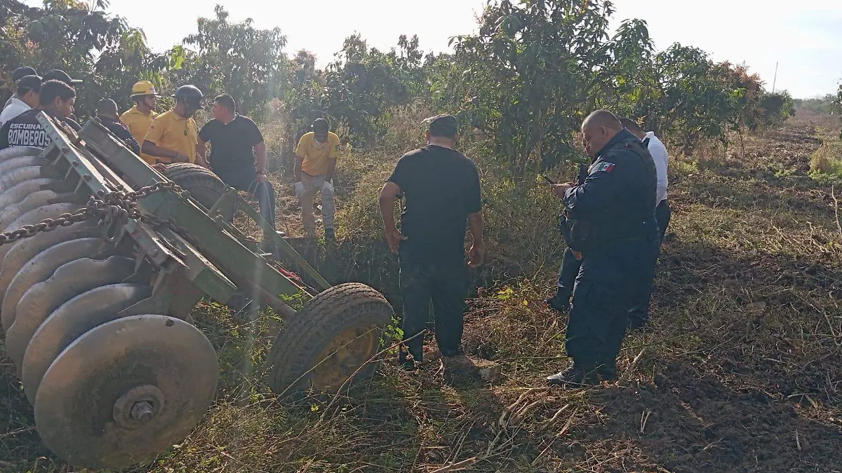 tractor-cae-en-escuinapa