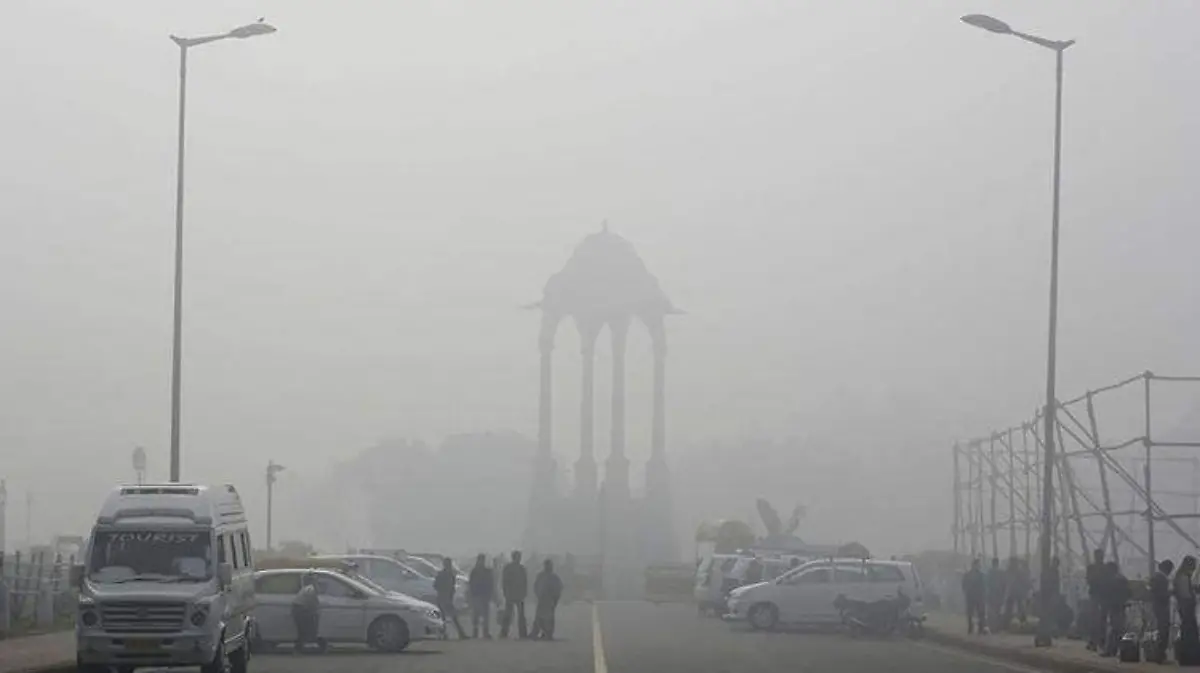 vendedores-comercian-con-refrescos-bajo-una-nube-de-contaminacion-en-nueva-delhi-reuters